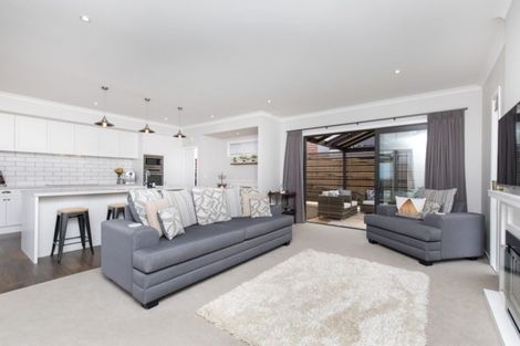 Photo of property in 10 Flynn Road, Pukekohe, 2120