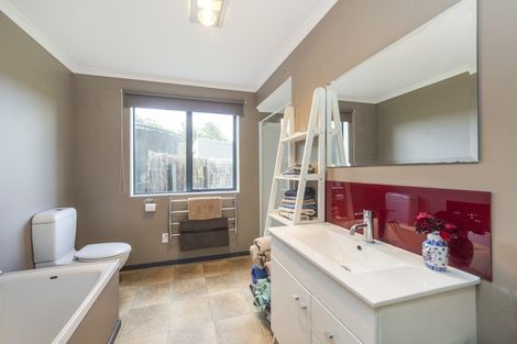 Photo of property in 237 Ngaio Road, Halcombe, Palmerston North, 4479