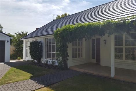 Photo of property in 8 Moorpark Place, Ilam, Christchurch, 8041