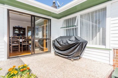 Photo of property in 7 Cajero Place, Green Bay, Auckland, 0604