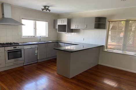 Photo of property in 486 Blockhouse Bay Road, Blockhouse Bay, Auckland, 0600
