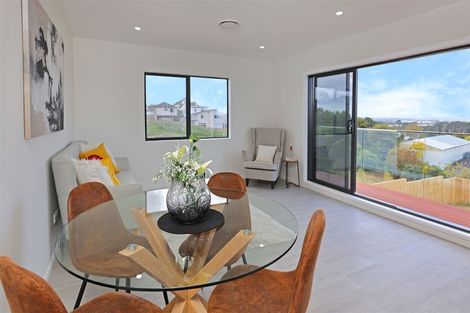 Photo of property in 85d Lake Panorama Drive, Henderson Valley, Auckland, 0614