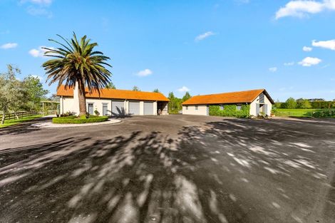 Photo of property in 744 Waitakere Road, Kumeu, 0891