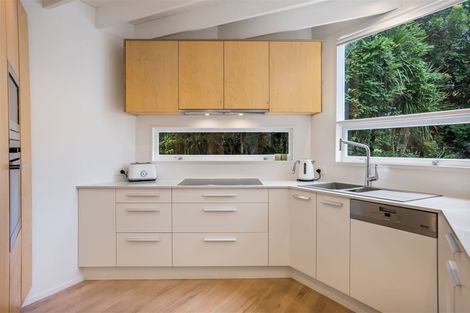 Photo of property in 25 Eastcliffe Road, Castor Bay, Auckland, 0620