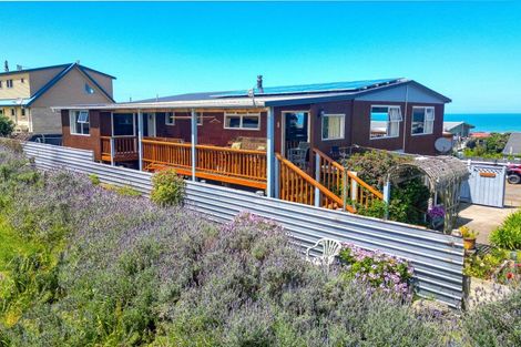 Photo of property in 18 Okiwa Terrace, Waiinu Beach, Whanganui, 4588