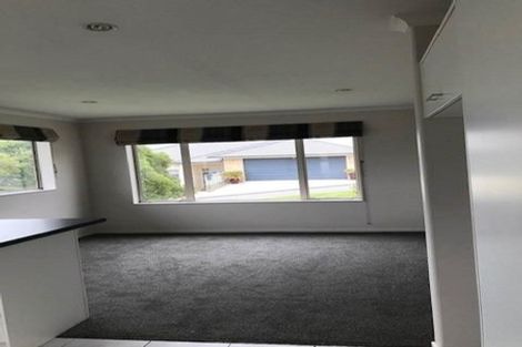 Photo of property in 33 Aspiring Terrace, Aotea, Porirua, 5024