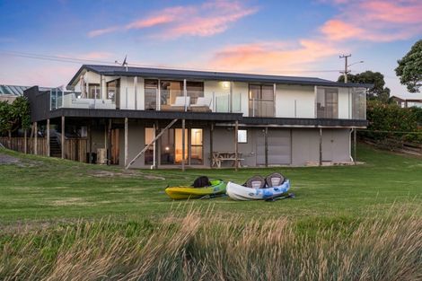 Photo of property in 690 Pukehina Parade, Pukehina, Te Puke, 3189