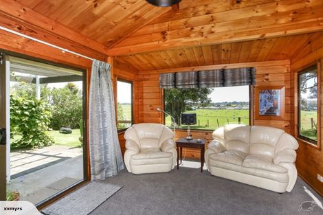 Photo of property in 42 Karioitahi Road, Waiuku, 2683