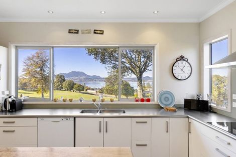 Photo of property in 10 Wakeman Road, Acacia Bay, Taupo, 3330