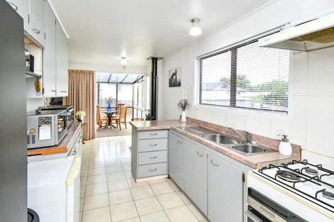 Photo of property in 13 Fiesta Drive, Half Moon Bay, Auckland, 2012
