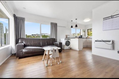 Photo of property in 2/20 Nigel Road, Browns Bay, Auckland, 0630