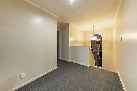 Photo of property in 36 Piper Place, Goodwood Heights, Auckland, 2105
