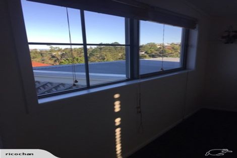 Photo of property in 32 Peter Terrace, Castor Bay, Auckland, 0620