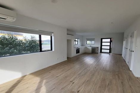 Photo of property in 1 Eileen Newey Place, Henderson, Auckland, 0612