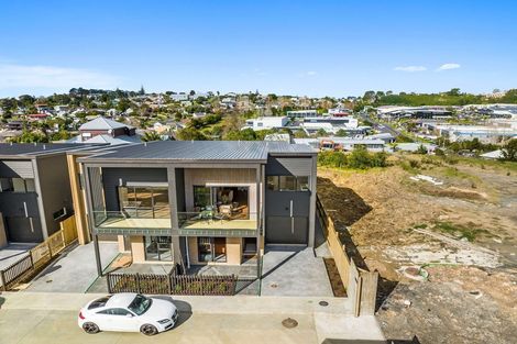 Photo of property in 8 Monstedt Terrace, Windsor Park, Auckland, 0632