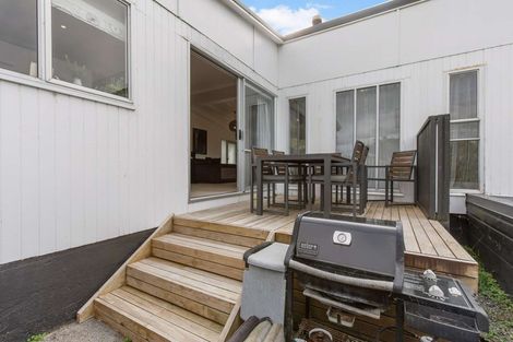 Photo of property in 15 Frankley Road, Westown, New Plymouth, 4310