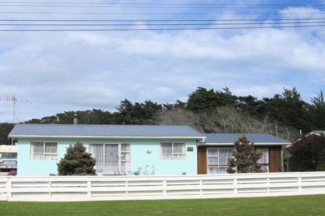 Photo of property in 12 Cousins Avenue West, Foxton Beach, Foxton, 4815