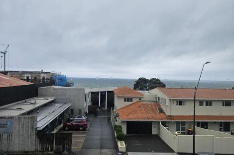 Photo of property in Devonport Apartments, 38/127 Saint Aubyn Street, New Plymouth, 4310