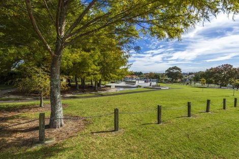 Photo of property in 1/32 Old Lake Road, Narrow Neck, Auckland, 0624