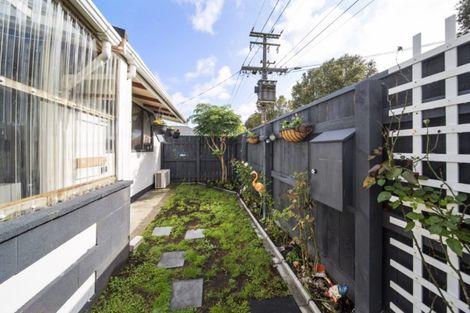 Photo of property in 28 Record Street, Fitzroy, New Plymouth, 4312