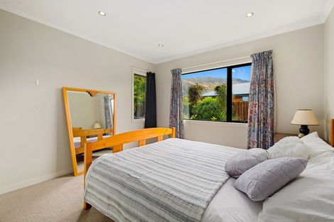 Photo of property in 8 Alpha Close, Wanaka, 9305