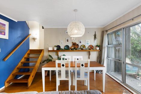 Photo of property in 54 Walton Street, Red Beach, 0932