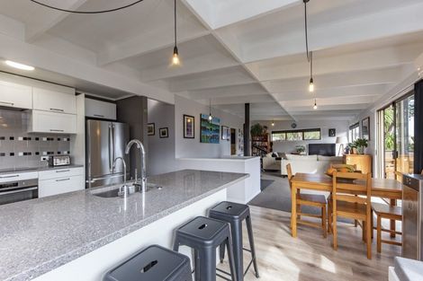 Photo of property in 125 Seaview Road, Piha, 0772