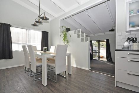 Photo of property in 19 Mckinley Road, Sunnyvale, Auckland, 0612