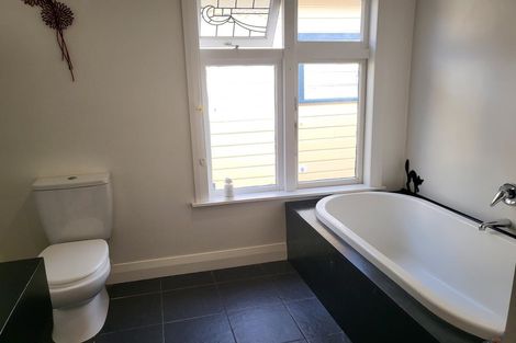 Photo of property in 1-3/100 Overtoun Terrace, Hataitai, Wellington, 6021