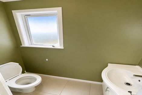 Photo of property in 40 Ruskin Road, Newlands, Wellington, 6037