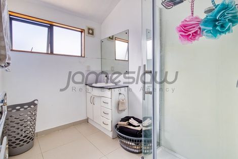 Photo of property in 136 Chamberlain Road, Massey, Auckland, 0614