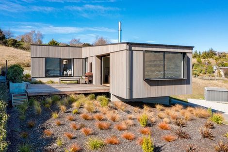 Photo of property in 6 Akitu Rise, Wanaka, 9305