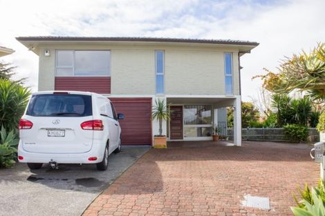 Photo of property in 13 Colin Wild Place, Glenfield, Auckland, 0629