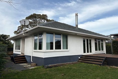 Photo of property in 17b Brookfield Road, Te Atatu Peninsula, Auckland, 0610