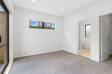 Photo of property in 28 Port Way, Rosehill, Papakura, 2113