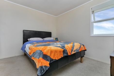 Photo of property in 1/32 Rosewarne Crescent, Glendene, Auckland, 0602