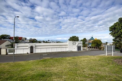 Photo of property in 27 Thompson Road, Bluff Hill, Napier, 4110