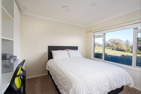 Photo of property in 5 Pukenamu Road, Rainbow Point, Taupo, 3330