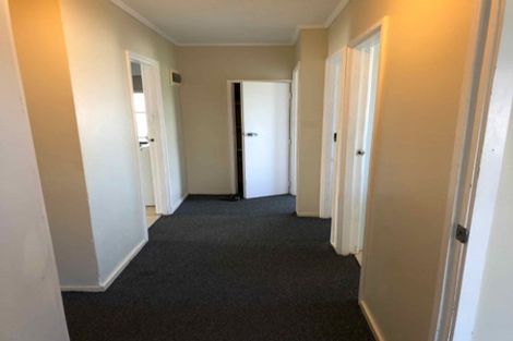 Photo of property in 47 Staverton Crescent, Mangere, Auckland, 2022