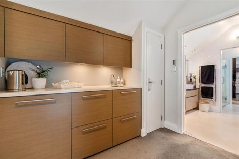 Photo of property in 270 Hurstmere Road, Takapuna, Auckland, 0622