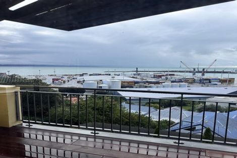 Photo of property in 4 Karaka Road, Bluff Hill, Napier, 4110