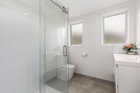 Photo of property in 18 Village Way, Ardmore, Papakura, 2582