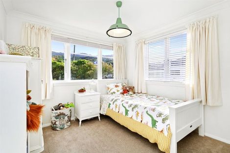 Photo of property in 25 Findlay Street, Tawa, Wellington, 5028