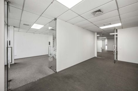 Photo of property in 101 Station Road, Kumeu, 0891