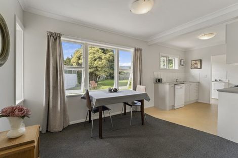 Photo of property in 28 Freemans Road, Otaki, 5512