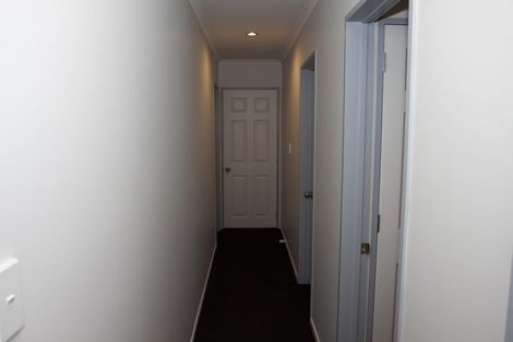 Photo of property in 33 Edgewood Way, Henderson, Auckland, 0612