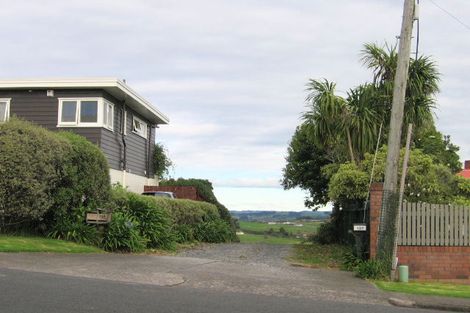 Photo of property in 1/129 Sandspit Road, Shelly Park, Auckland, 2014