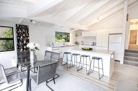 Photo of property in 72 Tauroa Road, Havelock North, 4130