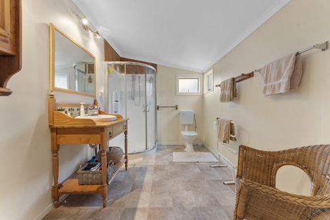 Photo of property in 36 Muhunoa Road West, Ohau, Levin, 5570