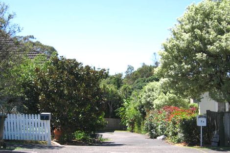 Photo of property in 2/7 Dallinghoe Crescent, Milford, Auckland, 0620